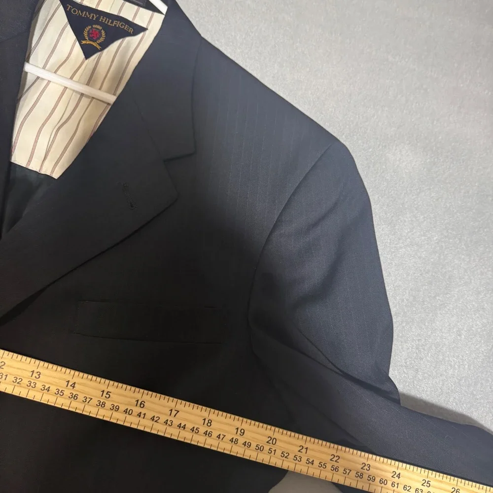 Tommy Hilfiger Mens 40R Navy Blue Pinstripe Wool Blazer Made in USA3 Button Coat